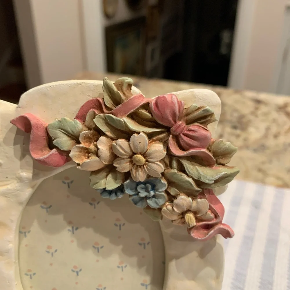 Vintage Floral Cream Photo Frame